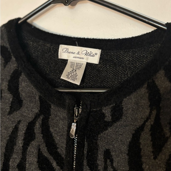 Deane & White Black and Gray Animal Print Crewneck Wool Blend Plus Sweater - Picture 4 of 5